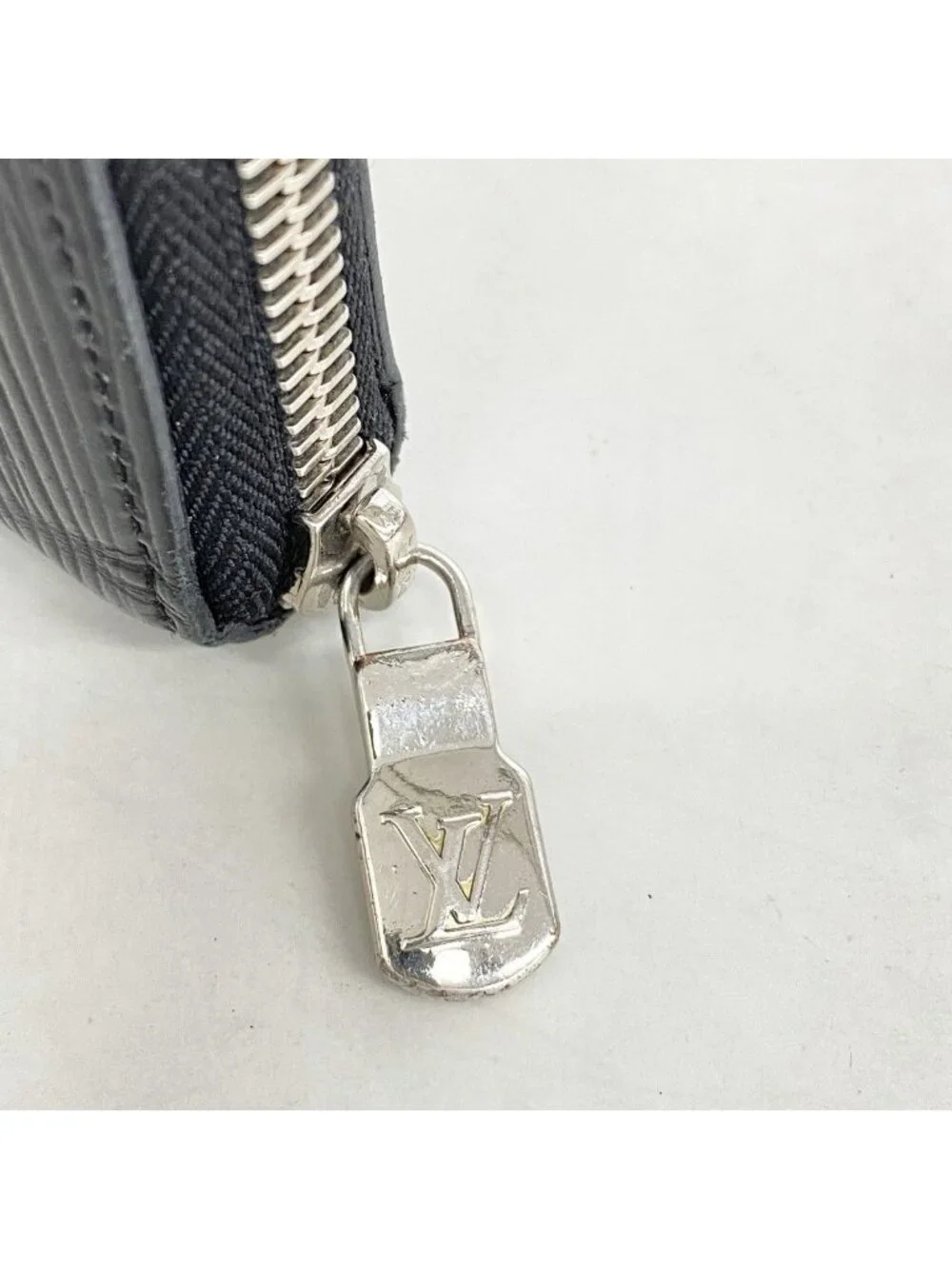 Louis Vuitton Wallet Epi Zippy Vertical Noir